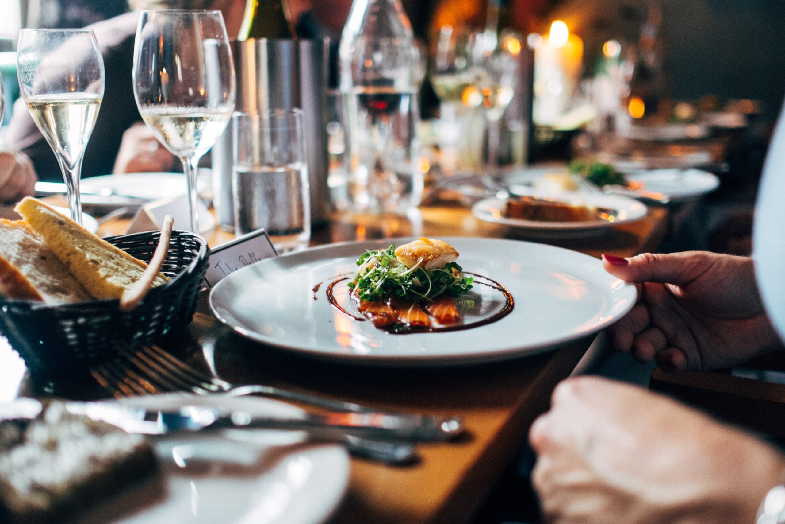Jak efektywnie organizować pracę w zarządzaniu restauracją?