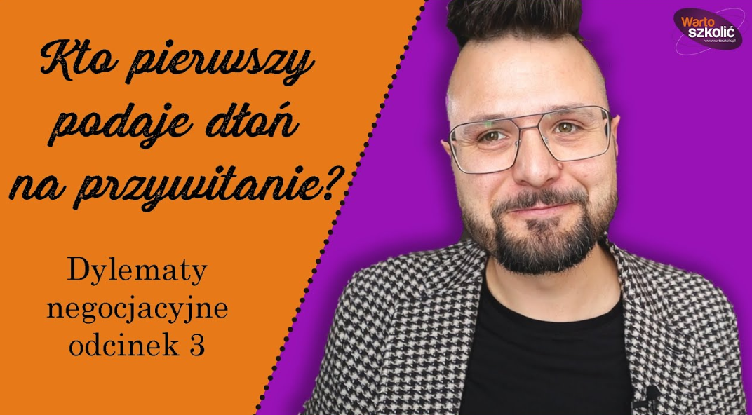 Kto pierwszy podaje dłoń
