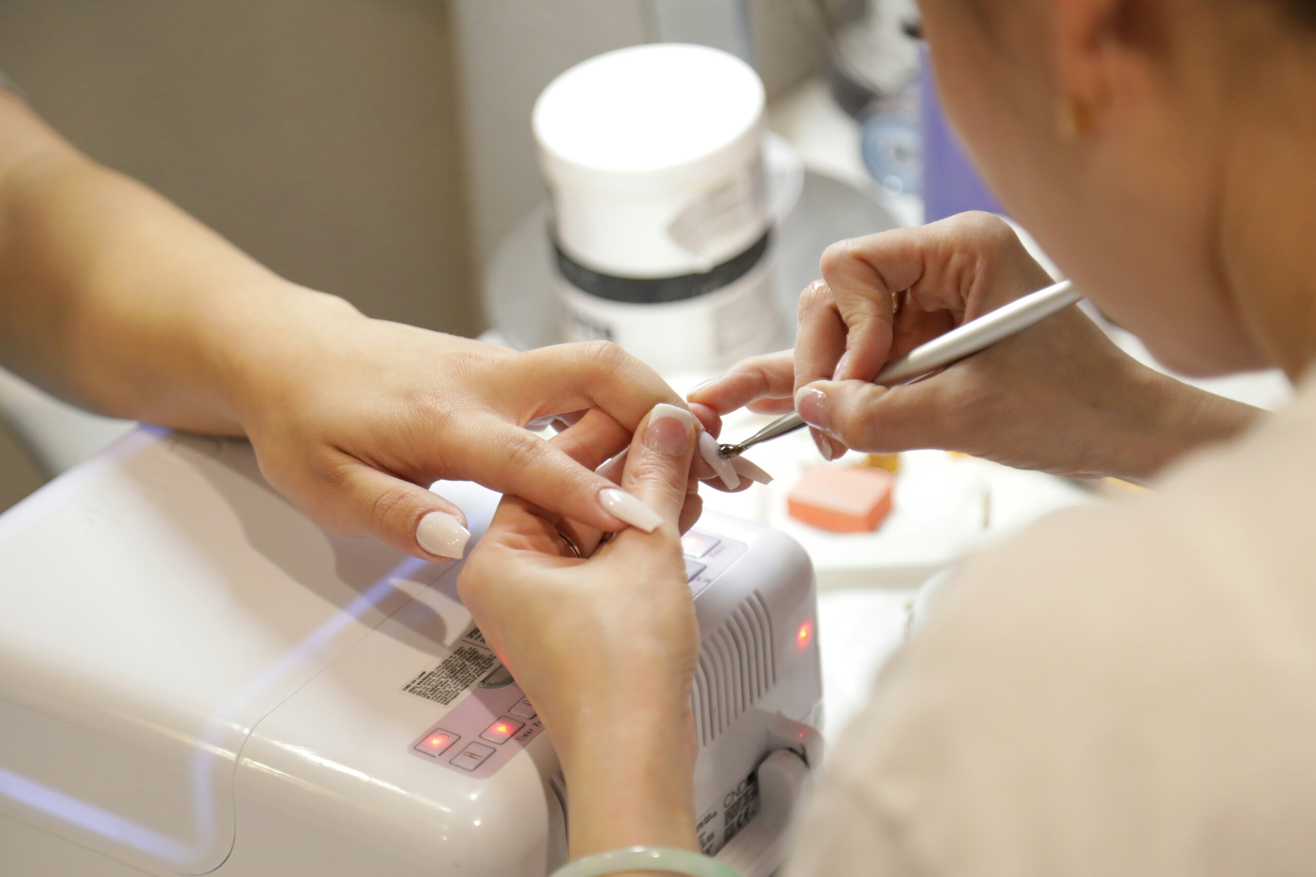 Podstawowe szkolenie z manicure hybrydowego